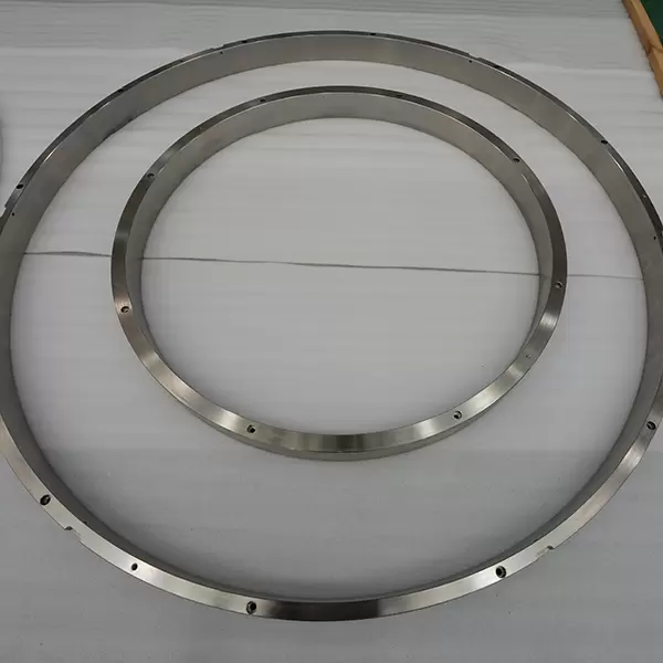 Dalla resistenza alla longevità: i vantaggi delle parti forgiate in acciaio inossidabile